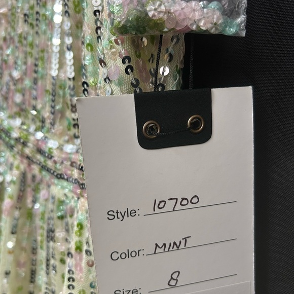 Mac Duggal 10700 NWT SEQUIN PLUNGE NECK GOWN - Picture 6 of 6